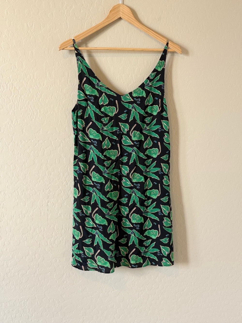 Women's Urban Outfitters Zoe Leaf Print Dress - XS - Picture 3 of 7